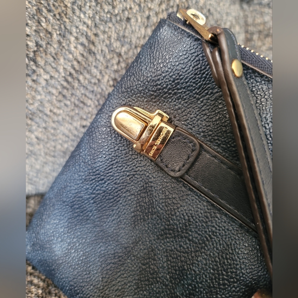 Michael Kors Charlton Baltic Blue Large Wristlet - Picture 2 of 12